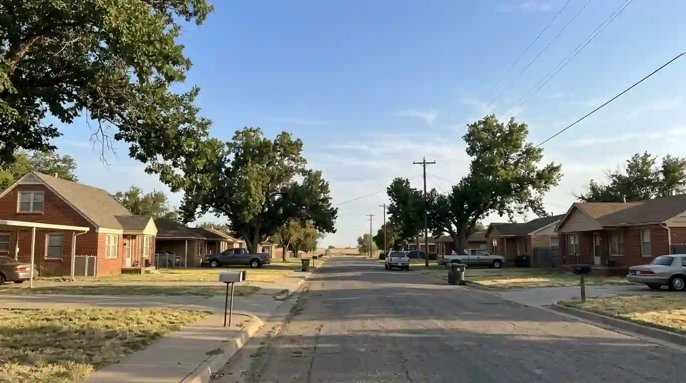 Residential street in Pampa Texas with brick and frame homes